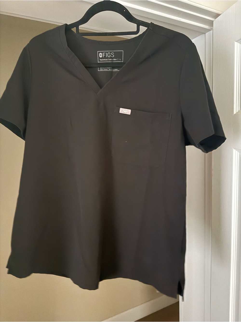 FIGS Women’s Scrub Top
